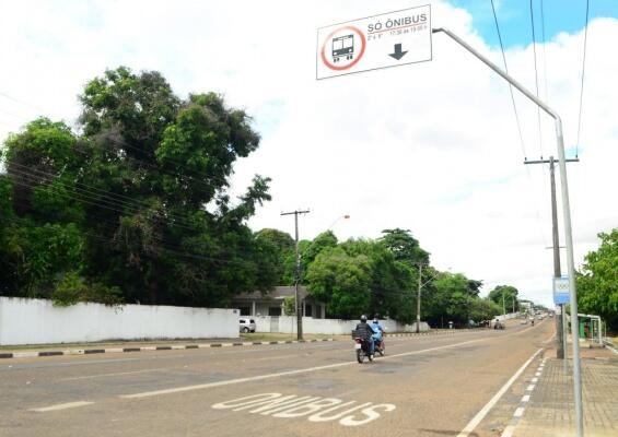 Acidente ocorreu na Avenida Mário Homem de Melo (Foto: Nilzete Franco/Folha BV)